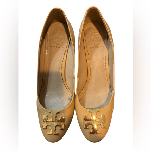 Tory Burch Nude Patent Heels with Gold Accent Size 6M. - Picture 1 of 15